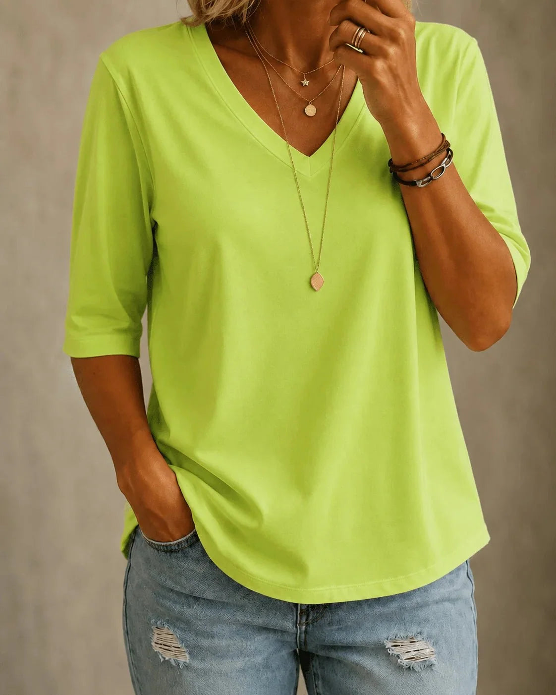 Alora | Blusa Clásica Cuello V